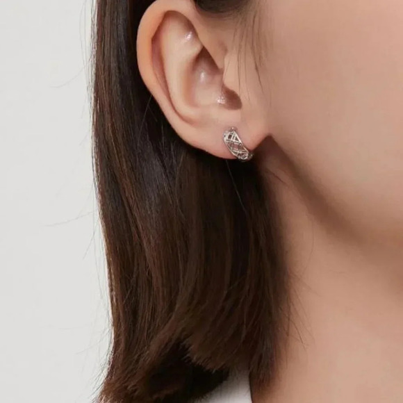 925 Sterling Silver Minimalist Huggie Hoop Earrings - Picture 7 of 9